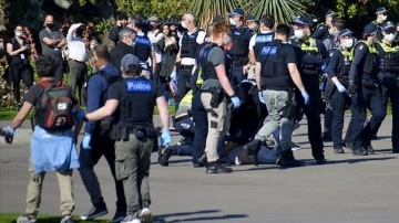 Avustralya'daki gösterilerde 200’den aşkın Kovid-19 telkih karşıtı gözaltına alındı