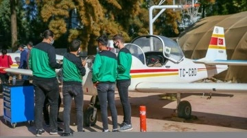 Bahçesinde 4 uçak mevcut lisede geleceğin teknisyenleri yetişiyor