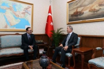 Bakan Akar, Türkiye’nin Kosova Büyükelçisi olarak atanan Angılı’yı kabul etti