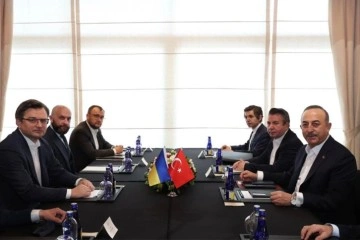Bakan Çavuşoğlu, Kuleba ile üçlü toplantı öncesinde görüştü
