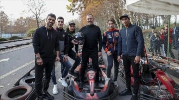 Bakan Kasapoğlu, go-kart pistinde milli sporcularla buluştu