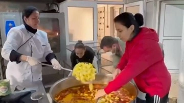 Bakan Özer'den depremzedeler için yemek hazırlanan okula ilişkin paylaşım