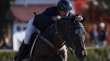 Binicilikte TBMM Kupası'nı "Goldplay" isminde atıyla Uğur Yılmaz kazandı
