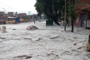 Bolivya'yı şiddetli dolu fırtınası vurdu