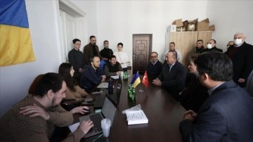 Çavuşoğlu, Kırım Tatar Koordinasyon Merkezi'ni ziyaret etti