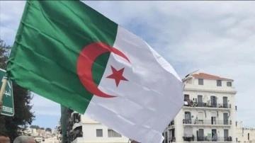 Cezayir: Paris Büyükelçimizin görevine dönmesi için, Fransa'nın egemenliğimize hürmet duyması şa