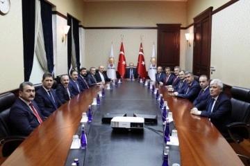 Cumhurbaşkanı Erdoğan, 11 Büyükşehir Belediye Meclisinin AK Parti Grup Başkanvekillerini kabul etti