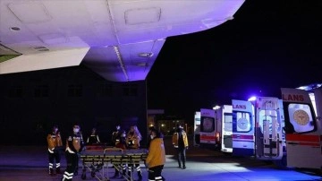 Deprem bölgesinden 5 yaralı ambulans uçakla İstanbul'a getirildi