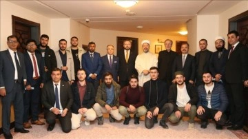 Diyanet İşleri Başkanı Erbaş Pakistan'da mezunlar ve Türk öğrencilerle buluştu