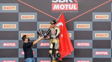 Dünya şampiyonu Toprak Razgatlıoğlu'nun altın renkli yarış tulumunun hikayesi
