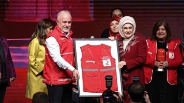Emine Erdoğan'dan 'Uluslararası Kırmızı Yelek Gönüllülük Ödül Töreni' paylaşımı