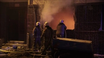 Fatih'te bir binanın doğal gaz kutusunda patlama meydana geldi