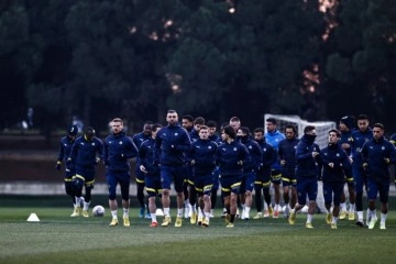 Fenerbahçe, derbi için kampa girdi