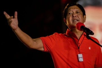 Filipinler'de seçimi eski Devlet Başkanı'nın oğlu Marcos kazandı