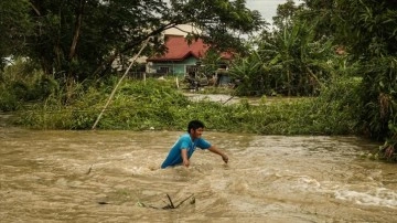 Filipinler'de şiddetli yağışların neden olduğu sellerde ölenlerin sayısı 44'e yükseldi