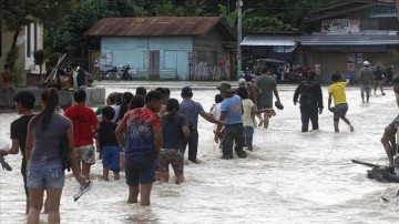 Filipinler'de şiddetli yağışların neden olduğu sellerde ölenlerin sayısı 49'a yükseldi
