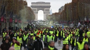 Fransa'da sarı yelekliler gösterilerin 3. senesinde meydanlara inmeye hazırlanıyor