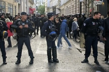 Fransa’da yaklaşık 200 şehirde hükümet karşıtı protesto