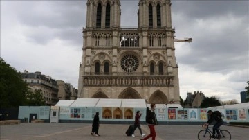 Fransa’da yanan Notre Dame Katedrali’nin restorasyonunda 700 yıllık lahit bulundu
