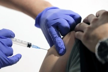 Fransız Senatosu birkaç değişiklikle aşı kartını kabul etti