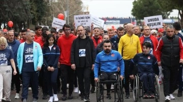 Gençlik ve Spor Bakanı Kasapoğlu, 18. Antalya Maratonu'ndaki farkındalık koşusuna katıldı
