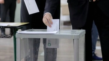 Gürcü halkı yerli seçimlerin ikinci turu düşüncesince kasa başına gitti