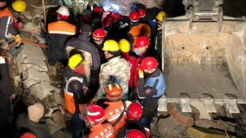 Hatay'da enkaz altında kalan kişi 136 saat sonra kurtarıldı