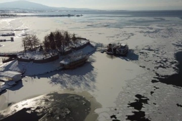 Hava sıcaklığı eksi 16 dereceleri gördü, Beyşehir Gölü kıyıları kısmen dondu