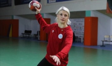 Hentbol liginin 'gol kraliçesi' Perihan Topaloğlu, başarısıyla takdir topluyor