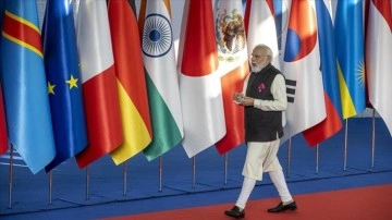 Hindistan Başbakanı Modi Papa Franciscus'u ülkesine çağırma etti