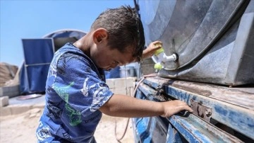 İdlib'deki kamplarda yaşayan sivilleri susuzluk korkusu sardı