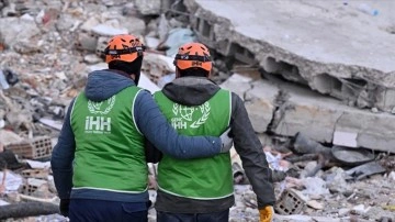 İHH, 3 bin 359 kişilik ekibiyle deprem bölgelerinde