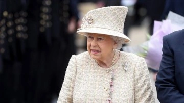 İngiliz Kraliçesi 1. Dünya Savaşı'nda ölenler düşüncesince planlı yâd törenine katılamadı