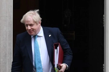 İngiltere Başbakanı Johnson’dan istifalara yanıt