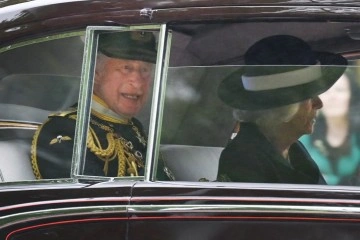 İngiltere Parlamentosu'nun açılış konuşmasını Kraliçe yerine oğlu Prens Charles yaptı