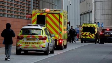 İngiltere'de artan Kovid-19 vakaları sağlık sistemini zorluyor