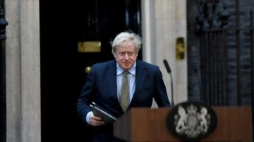 İngiltere'de parti içi muhalefetle karşı karşıya kalan Johnson'ın liderliği tartışılıyor