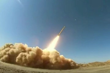 İran, yeni balistik füzesi Hayberşeken’i tanıttı