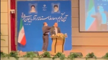 İran'da Doğu Azerbaycan'ın toy valisine ortak er kameraların uğrunda tokat attı