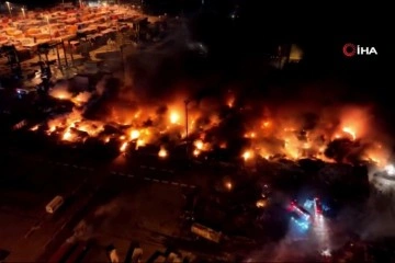 İskenderun Limanı'nda 54 saattir devam eden yangın dron ile havadan görüntülendi