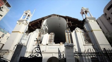İskenderun'da ağır hasar gören Aziz Nikola Kilisesi 151 yıl sonra aynı kaderi yaşadı