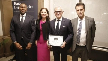 İspanya'da Türkiye'nin Madrid Büyükelçisi Akçapar'a "en iyi büyükelçi" ödül