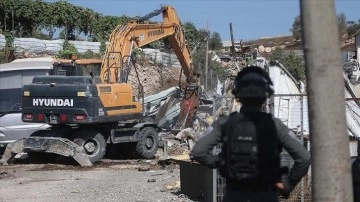 İsrail askerleri Batı Şeria'da Filistinlilere ilgilendiren onlarca dükkanı yıktı