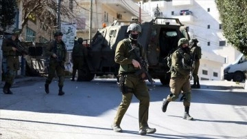 İsrail güçleri bir tanesi bebek 14 Filistinliyi gözaltına aldı