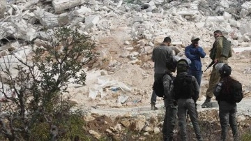 İsrail Kudüs’te bir Filistinli aileye daha kendi evlerini yıktırdı