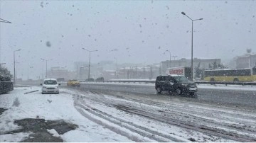 İstanbul'da karla mücadele devam ediyor