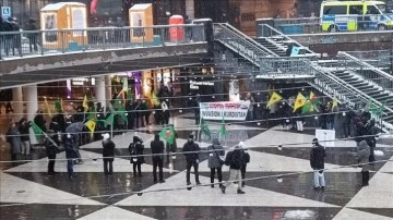 İsveç'te terör örgütü PKK/YPG yandaşları izinsiz gösteri düzenledi