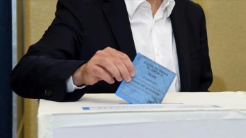 İtalya'da kısmi yerel seçimlerde oy istimal işlemi başladı