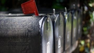 Japon posta çalışanı 'teslim edemediği' gönderileri çöpe atmış