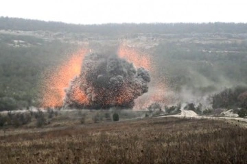 Kırım'da 2. Dünya Savaşı'ndan kalma bombalar patlatıldı